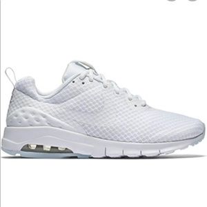 PRICE DROP Women’s Nike Air Max Motion LW-Size 7